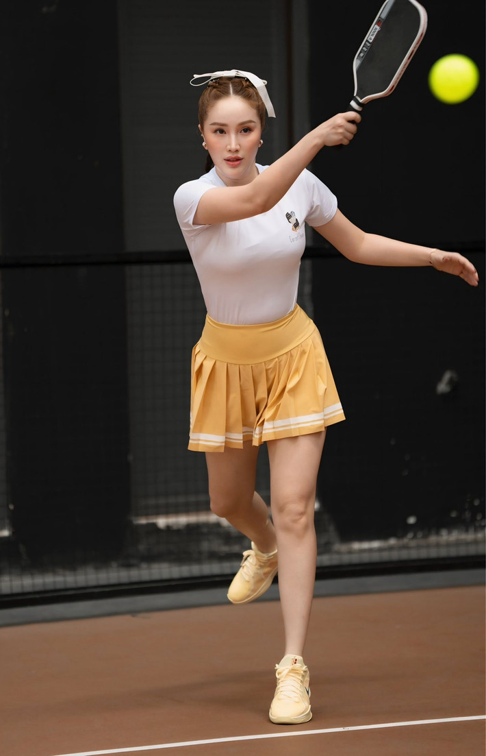 Nữ ca sĩ chơi thể thao và bơi lội đều đặn 4-5 ngày mỗi tuần.