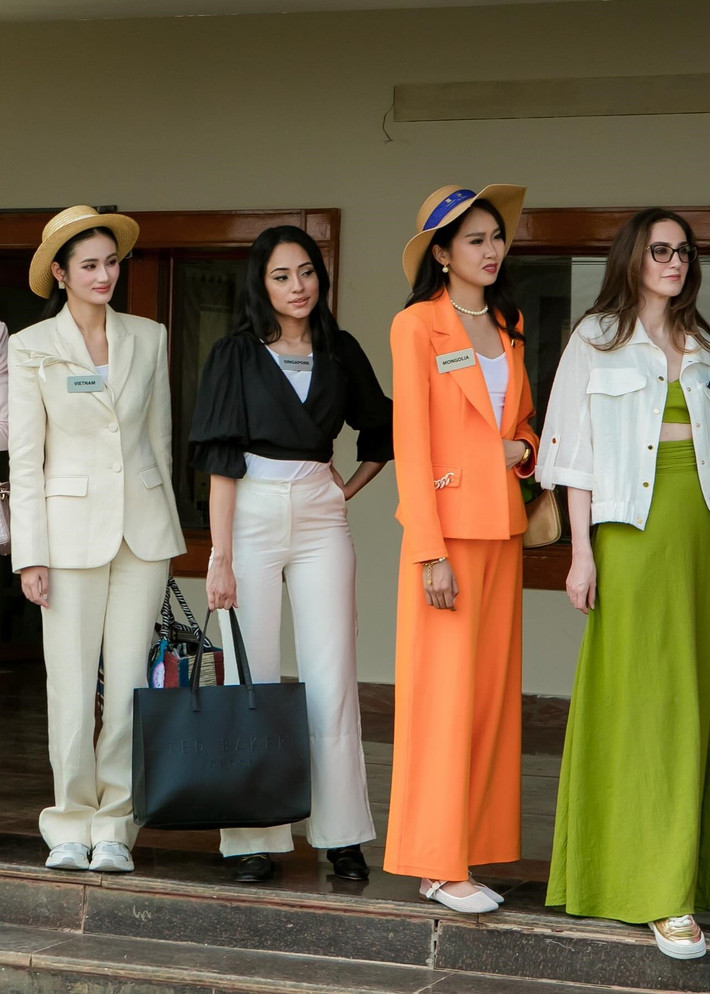 Ban tổ chức Miss World 2025 vừa công bố format mới. Cụ thể, ban tổ chức sẽ chọn ra top 40, top 8, top 8 và top 4. Cơ hội lọt top được chia đều cho 4 khu vực gồm: Châu Mỹ và vùng Caribbean, châu Phi, châu Âu, châu Á và châu Đại dương. Từ top 4 cuối cùng, ban tổ chức sẽ chọn ra 1 hoa hậu và 3 á hậu. Ảnh: FB Ý Nhi.