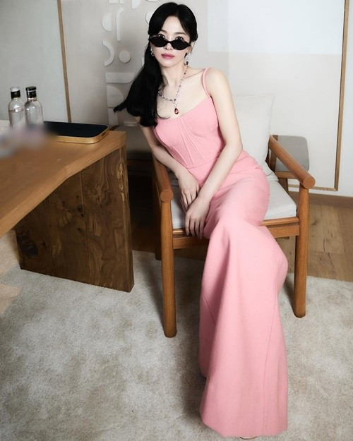 Tuổi 44, ngôi sao xứ Hàn vẫn giữ được sự nổi tiếng nhờ nhan sắc không tuổi, diễn xuất ngày càng tiến bộ. Ảnh: Instagram Song Hye Kyo.