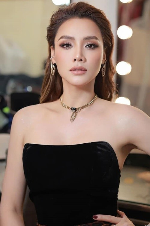 Trang Nhung sinh năm 1985, giành danh hiệu Á hậu cuộc thi Phụ nữ Việt Nam qua ảnh năm 2005. Người đẹp đóng nhiều phim: Ký túc xá, Tuổi yêu, Hạnh phúc mong manh, Kính thưa ô sin, Scandal: Hào quang trở lại, Quý cô thừa kế 2. Ảnh: FB Trang Nhung.