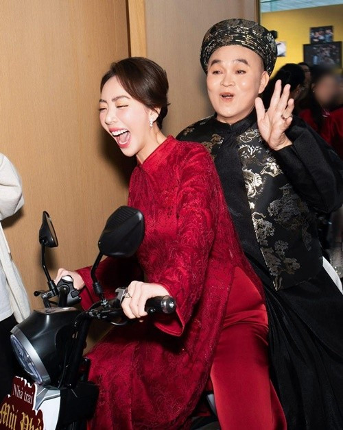 Ngoài đời, Thu Trang gọi nghệ sĩ Xuân Hinh là “bố”, xưng “con”. “Bố Hinh là nhất, hai bố con tui hễ nói chuyện với nhau là cười”, nữ diễn viên chia sẻ. Ảnh: FB Xuân Hinh.