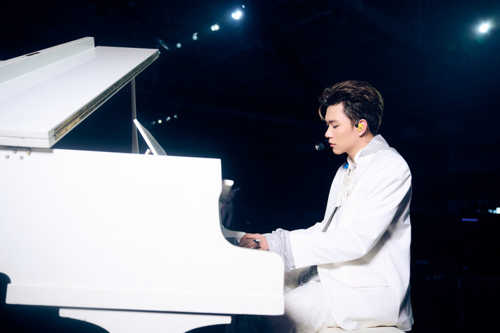 Theo Sài Gòn Giải Phóng, Dương Domic tham gia nhiều chương trình như Bài hát hay nhất 2022, Sân khấu vũ đạo 2022, Giọng hát Việt 2023, tuy nhiên không gây ấn tượng mạnh mẽ. Ảnh: FB Dương Domic.