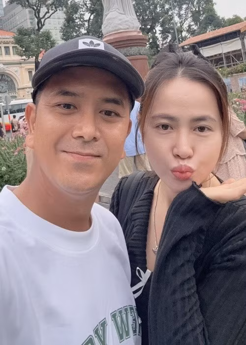 Dù không phải người của công chúng, Tuệ Tâm vẫn nhận được sự quan tâm từ nhiều khán giả mỗi khi xuất hiện cùng chồng. Người hâm mộ Hùng Thuận nhận xét Tuệ Tâm có phong thái nhẹ nhàng, giản dị.