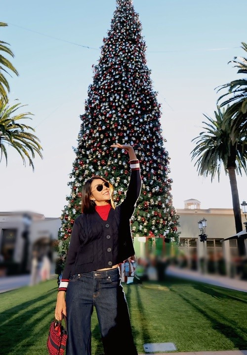 Ngọc Quyên liên tục động viên bản thân. “Năm nay mình có quá nhiều thay đổi. Không dễ để đi trên con đường mới với những thói quen 11 năm qua. Cảm giác rất giống ngày mình mới bước chân qua Mỹ. Mình phải ráng lấy lại tinh thần để bước tiếp. Phải ráng giữ năng lượng cho em và mẹ nữa”, nữ người mẫu trải lòng. Ảnh: FB Ngọc Quyên.