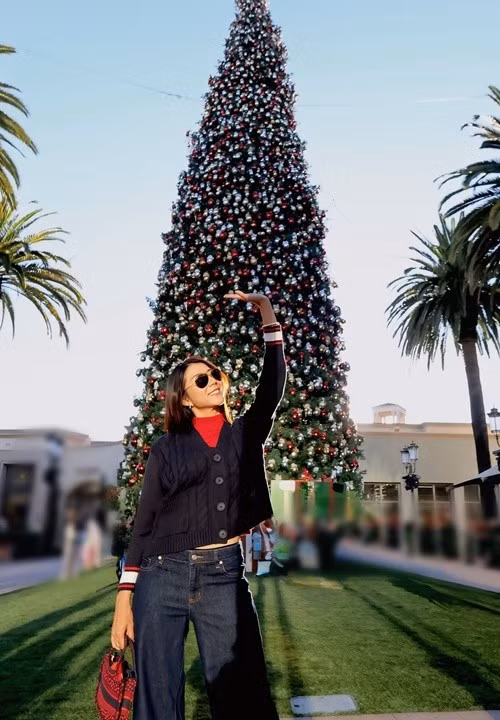 Ngọc Quyên liên tục động viên bản thân. “Năm nay mình có quá nhiều thay đổi. Không dễ để đi trên con đường mới với những thói quen 11 năm qua. Cảm giác rất giống ngày mình mới bước chân qua Mỹ. Mình phải ráng lấy lại tinh thần để bước tiếp. Phải ráng giữ năng lượng cho em và mẹ nữa”, nữ người mẫu trải lòng. Ảnh: FB Ngọc Quyên.