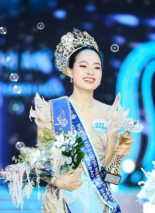 Mỹ Linh đăng quang Hoa hậu Biển đảo Việt Nam 2025 vào cuối tháng 5/2025. Ảnh: VOV.