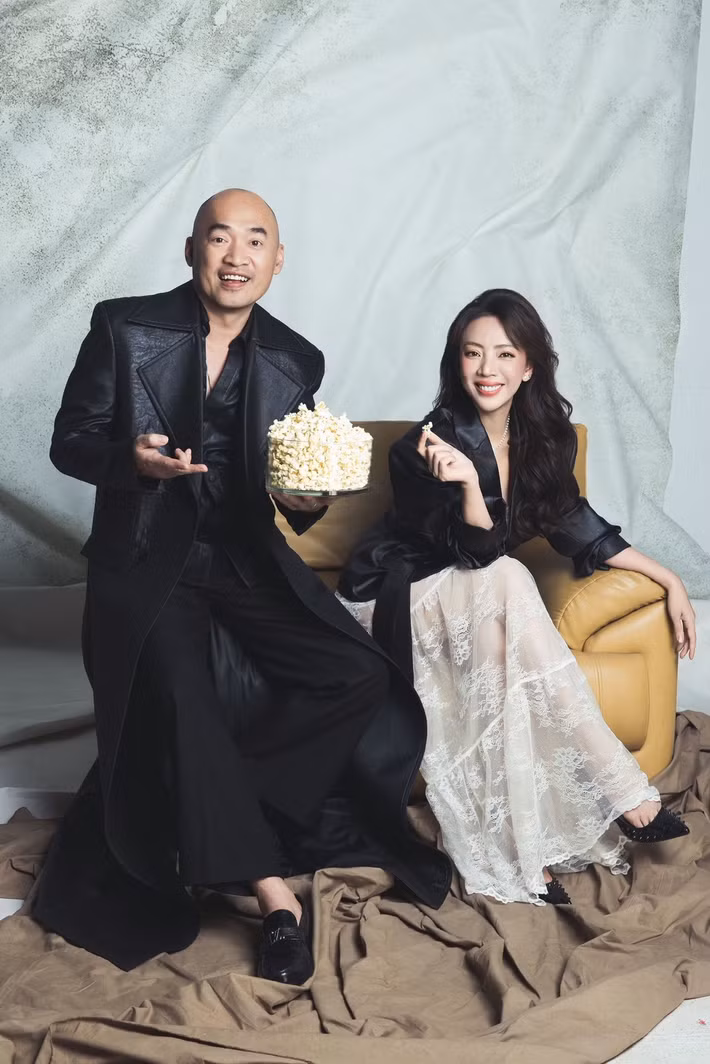 Tiến Luật còn nhắn nhủ Trang: "Ráng chờ anh, 3 ngày nữa đảm bảo có quà kỷ niệm ngày cưới siêu xịn cho vợ". Ảnh: FB Thu Trang.