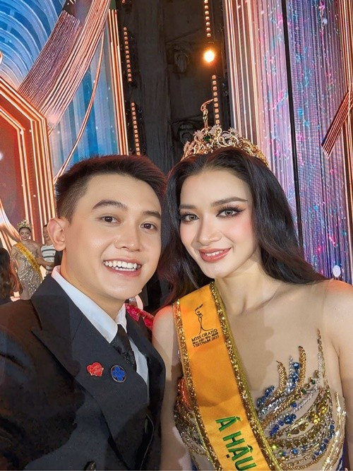 Sau khi Đinh Y Quyên giành danh hiệu Á hậu 3 cuộc thi Miss Grand Vietnam 2025, Đinh Ta Bi đăng tải hình ảnh bên người chị gái xinh đẹp của mình. Ảnh: FB Đinh Ta Bi.