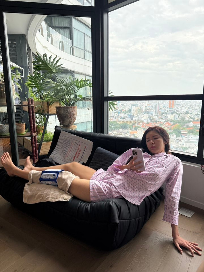 Minh Tú cho biết, sau ca mổ, cô tập vật lý trị liệu và phục hồi chức năng trong thời gian dài.