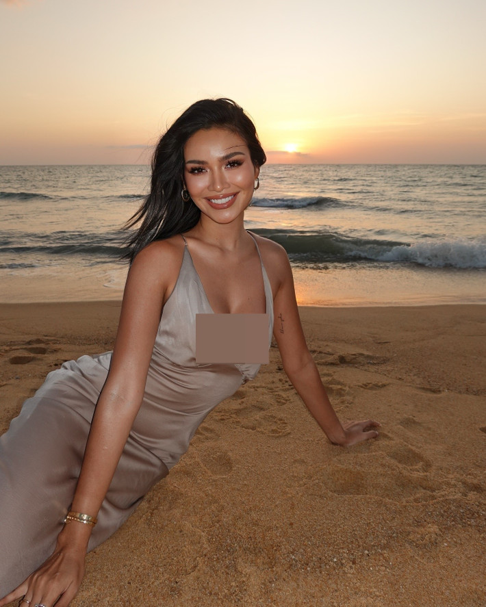 Mook từng có 4 năm làm cố vấn sắc đẹp, thành viên phi hành đoàn cho một hãng hàng không Trung Đông. Ảnh: FB Mook Karnruethai Tassabut.