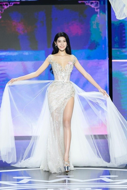 Trong đêm chung khảo Hoa hậu Việt Nam 2024, Thanh Thảo cùng 40 thí sinh tranh tài. Cô ghi tên mình vào top 32 rồi top 25. Ảnh: FB Hoa hậu Việt Nam.