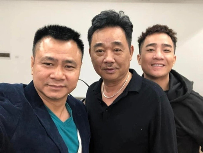 “Tôi còn sức, vẫn đi diễn và làm cộng tác viên của Nhà hát Kịch Việt Nam. Bên cạnh đó, cũng có nhiều dự án bên ngoài mời tôi làm phim, diễn trong chương trình, sự kiện”, Quốc Khánh nói. Ảnh: VOV.