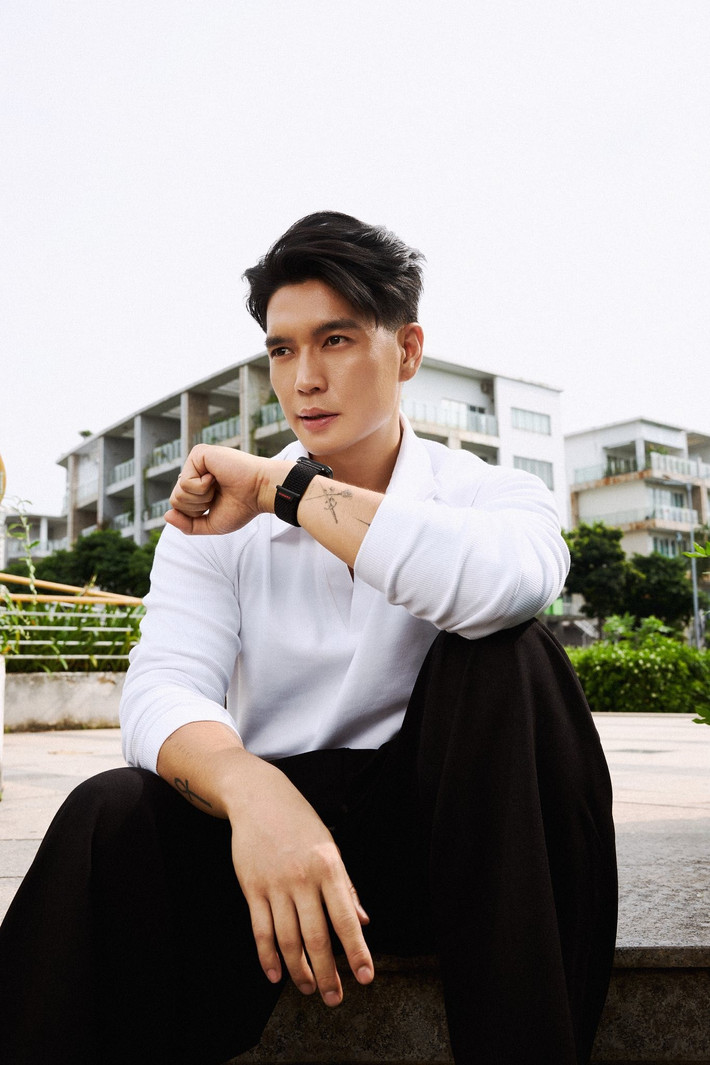 Dù xuất hiện ở sự kiện hay đời thường, Huy Trần luôn giữ hình ảnh chỉn chu, phong độ.