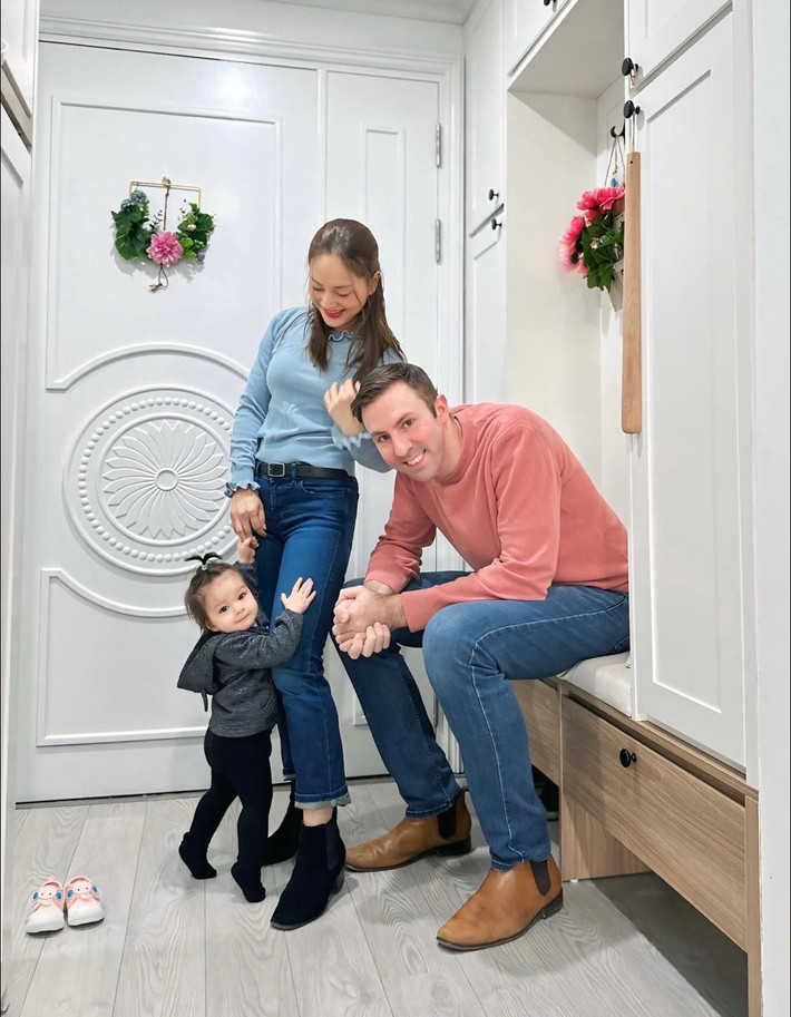 Lần gần nhất Lan Phương đăng ảnh nửa kia là vào ngày 14/2/2025. Cô còn viết: "Không cần quà cáp hay hoa hồng, chỉ cần gia đình bên nhau là Valentine trọn vẹn". Ảnh: FB Lan Phương.