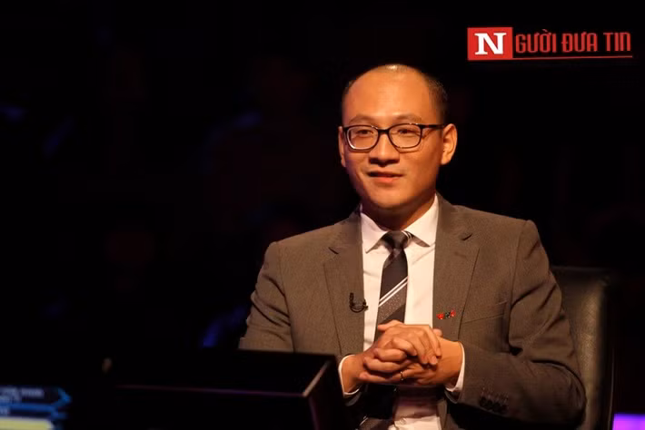 Phan Đăng chia sẻ trên trang cá nhân, Ai là triệu phú 2021 là một phiên bản mới, với hàng loạt thay đổi về phong cách nên cần một người dẫn trẻ trung, sôi động. Người thay thế Phan Đăng là Đinh Tiến Dũng. Ảnh: Người Đưa Tin.