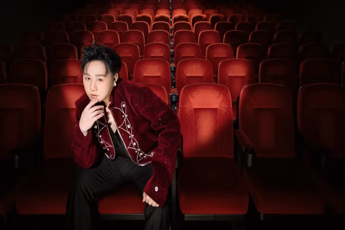 Bị nhiều khán giả chỉ trích vì phát ngôn, Trung Quân lên tiếng xin lỗi ê-kíp Táo Quân và khán giả. Anh thừa nhận sự bồng bột của mình khi chưa nghĩ đến công sức của cả tập thể đứng sau chương trình. “Quân thấy mình sai, quá sai rồi”, nam ca sĩ viết, đồng thời gọi đây là bài học lớn về cách ứng xử và phát ngôn.