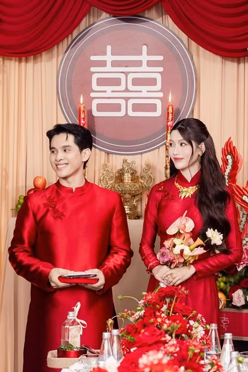 Theo Vietnamnet, doanh nhân Nguyễn Ngọc Phát sinh năm 1989 là Chủ tịch HĐQT kiêm CEO một khách sạn lớn ở Đà Lạt. Còn Quỳnh Châu sinh năm 1994, là người mẫu, diễn viên. Cô từng đóng phim Bố già, Hoa hậu giang hồ, Cây táo nở hoa. Quỳnh Châu đoạt danh hiệu Á hậu 1 Miss Grand Vietnam 2022, vào top 15 Hoa hậu Hoàn vũ Việt Nam 2015, Top 5 Hoa khôi Áo dài 2016.