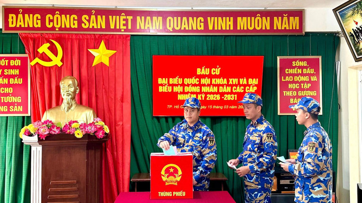 Cán bộ, chiến sĩ LLVT Đặc khu Côn Đảo tham gia bầu cử với tinh thần trách nhiệm cao, chấp hành nghiêm các quy định của tổ bầu cử, góp phần giữ vững an ninh trật tự, bảo đảm cho ngày bầu cử diễn ra an toàn, đúng kế hoạch.