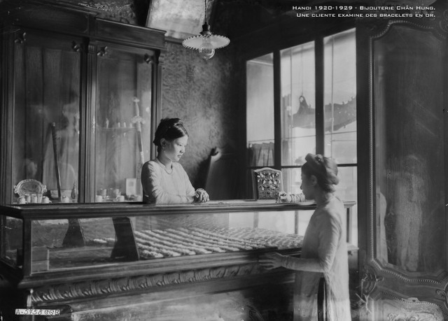 Cuộc sống sinh động ở Hà Nội thập niên 1920 qua loạt ảnh hiếm - Hình 9 Cuoc song sinh dong o Ha Noi thap nien 1920 qua loat anh hiem-Hinh-9