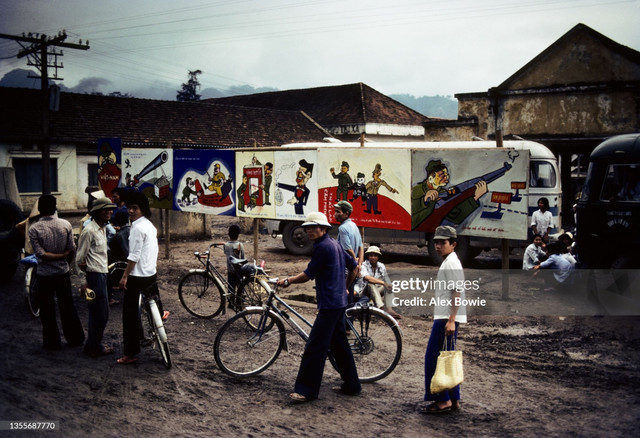 Ngắm thị xã Điện Biên Phủ 40 năm trước qua loạt ảnh đặc biệt - Hình 2 Ngam thi xa Dien Bien Phu 40 nam truoc qua loat anh dac biet-Hinh-2