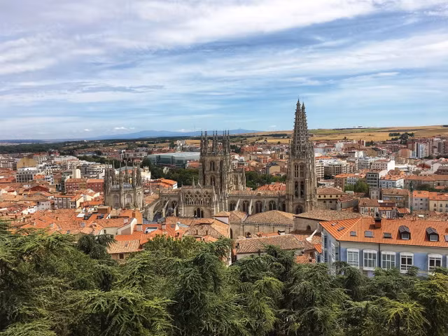 Top 10 nhà thờ Gothic tráng lệ nhất thế giới - Hình 2 Top 10 nha tho Gothic trang le nhat the gioi-Hinh-2