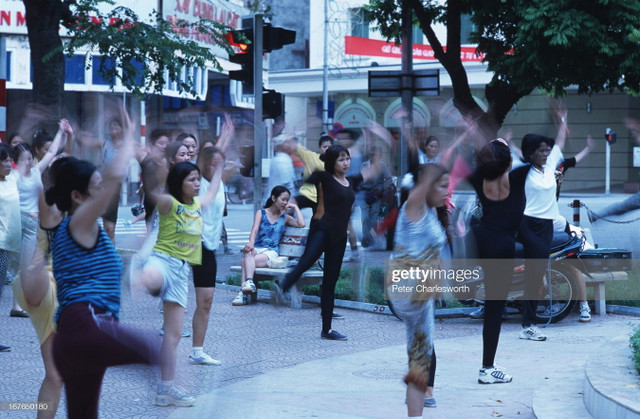 Cuộc sống ở Hà Nội 20 năm trước qua loạt ảnh nhiều cảm xúc - Hình 4 Cuoc song o Ha Noi 20 nam truoc qua loat anh nhieu cam xuc-Hinh-4