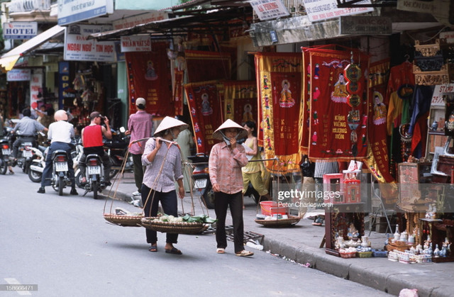 Cuộc sống ở Hà Nội 20 năm trước qua loạt ảnh nhiều cảm xúc - Hình 9 Cuoc song o Ha Noi 20 nam truoc qua loat anh nhieu cam xuc-Hinh-9