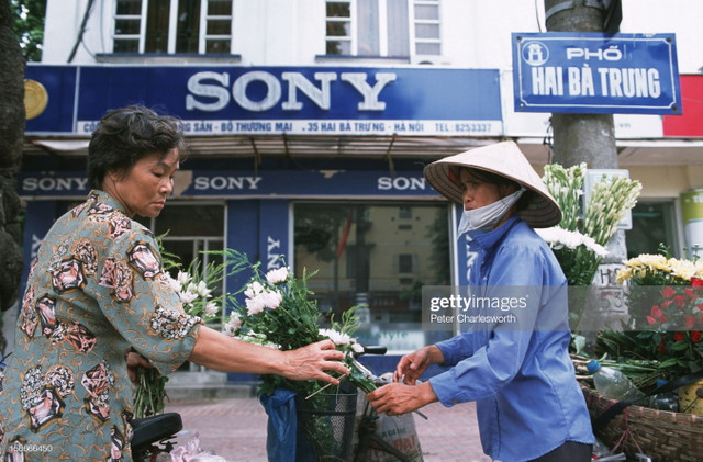 Cuộc sống ở Hà Nội 20 năm trước qua loạt ảnh nhiều cảm xúc - Hình 13 Cuoc song o Ha Noi 20 nam truoc qua loat anh nhieu cam xuc-Hinh-13