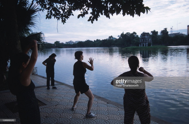 Cuộc sống ở Hà Nội 20 năm trước qua loạt ảnh nhiều cảm xúc - Hình 3 Cuoc song o Ha Noi 20 nam truoc qua loat anh nhieu cam xuc-Hinh-3