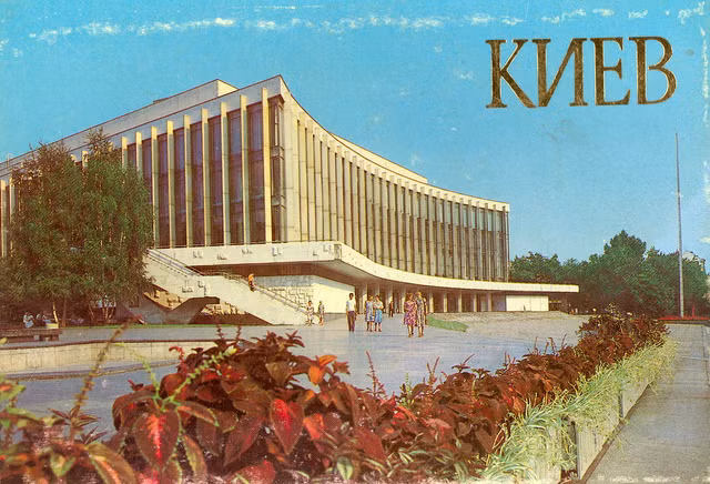 Khung canh binh yen cua Thanh pho Kiev qua nhung tam buu thiep xua