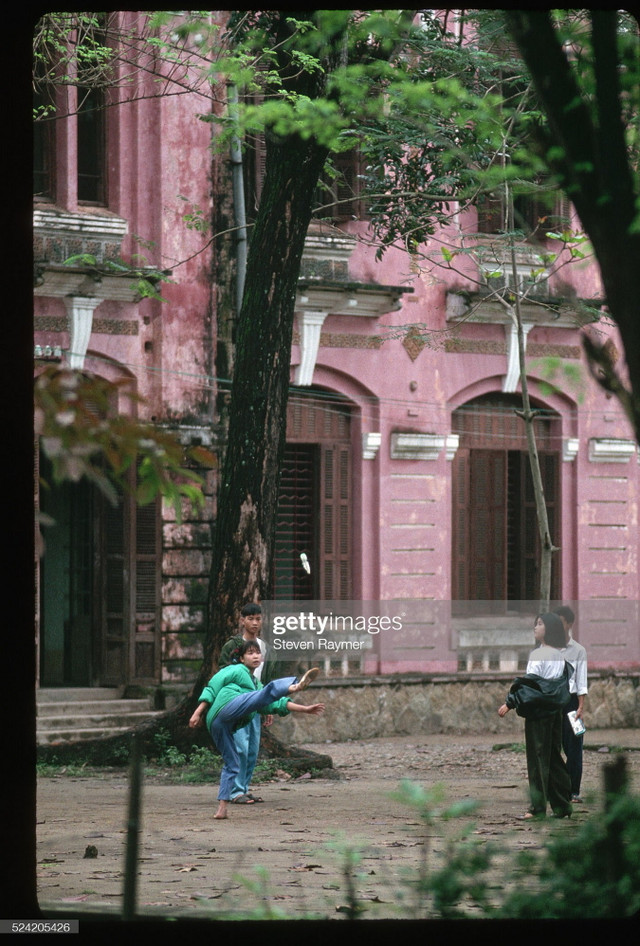 Hình ảnh lạ về Huế, Đà Nẵng, Hội An những năm 1990 - Hình 2 Hinh anh la ve Hue, Da Nang, Hoi An nhung nam 1990-Hinh-2