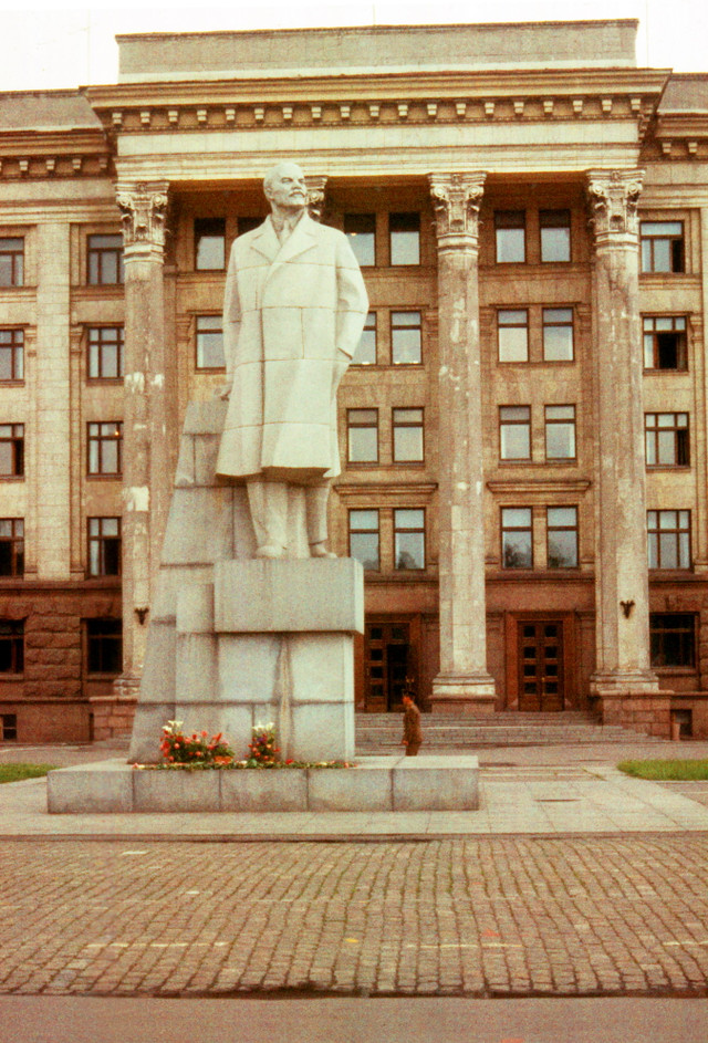 Cuộc sống ở Ukraine năm 1977 qua ảnh hiếm từ phương Tây - Hình 7 Cuoc song o Ukraine nam 1977 qua anh hiem tu phuong Tay-Hinh-7