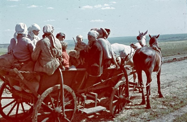 Cuộc sống ở Ukraine năm 1942 qua loạt ảnh màu cực hiếm Cuoc song o Ukraine nam 1942 qua loat anh mau cuc hiem