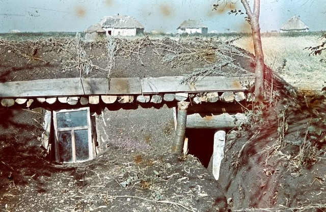 Cuộc sống ở Ukraine năm 1942 qua loạt ảnh màu cực hiếm - Hình 10 Cuoc song o Ukraine nam 1942 qua loat anh mau cuc hiem-Hinh-10
