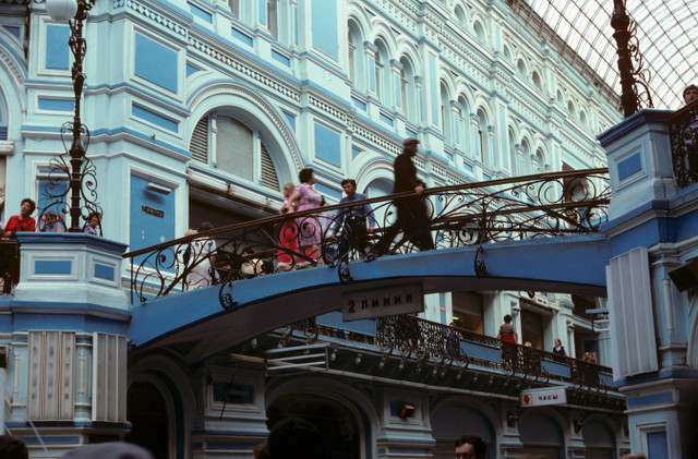 Cận cảnh khu mua sắm sang chảnh nhất Moscow năm 1985 - Hình 2 Can canh khu mua sam sang chanh nhat Moscow nam 1985-Hinh-2