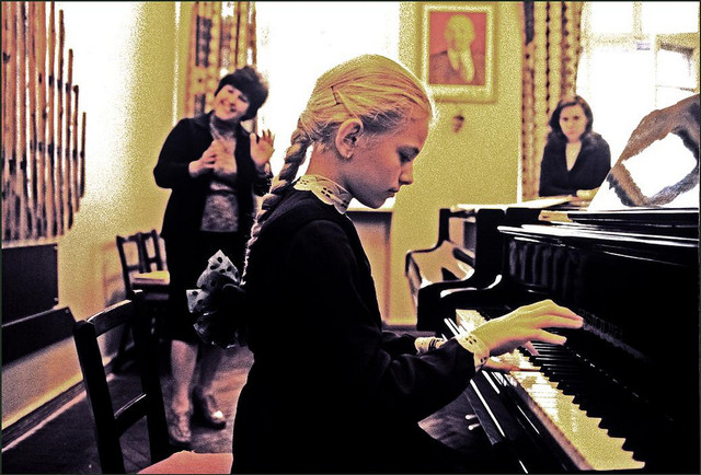 Những khoảnh khắc êm đềm của cư dân Odessa, Ukraine năm 1982 - Hình 4 Nhung khoanh khac em dem cua cu dan Odessa, Ukraine nam 1982-Hinh-4
