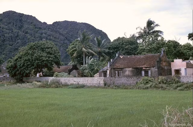 Lang nguoi truoc ve dep hoang so cua Ninh Binh nam 1991-Hinh-8