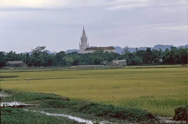 Lang nguoi truoc ve dep hoang so cua Ninh Binh nam 1991-Hinh-9