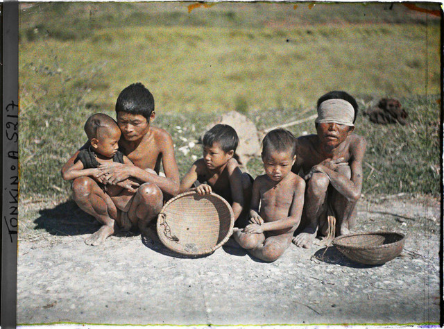 Loạt ảnh khó quên ở ngoại thành Hà Nội đầu thế kỷ 20 - Hình 9 Loat anh kho quen o ngoai thanh Ha Noi dau the ky 20-Hinh-9
