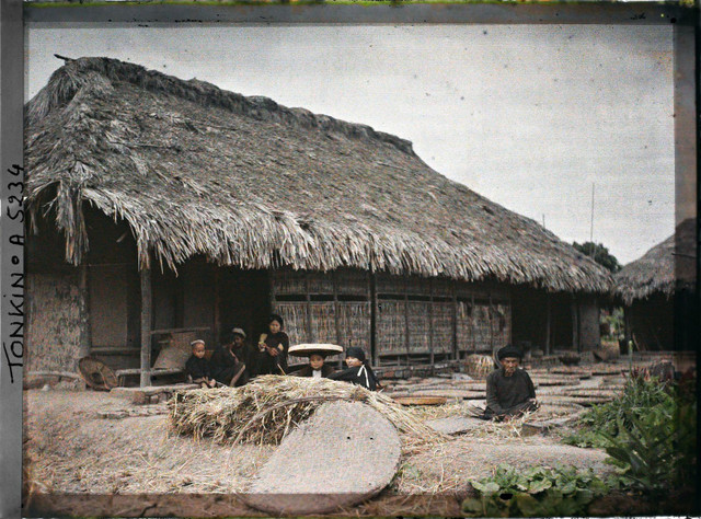 Ảnh màu cực dân dã ở ngoại thành Hà Nội đầu thế kỷ 20 - Hình 4 Anh mau cuc dan da o ngoai thanh Ha Noi dau the ky 20-Hinh-4