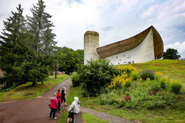 Bất ngờ với nhà nguyện có kiến trúc kỳ lạ nhất thế giới - Hình 11 Bat ngo voi nha nguyen co kien truc ky la nhat the gioi-Hinh-11
