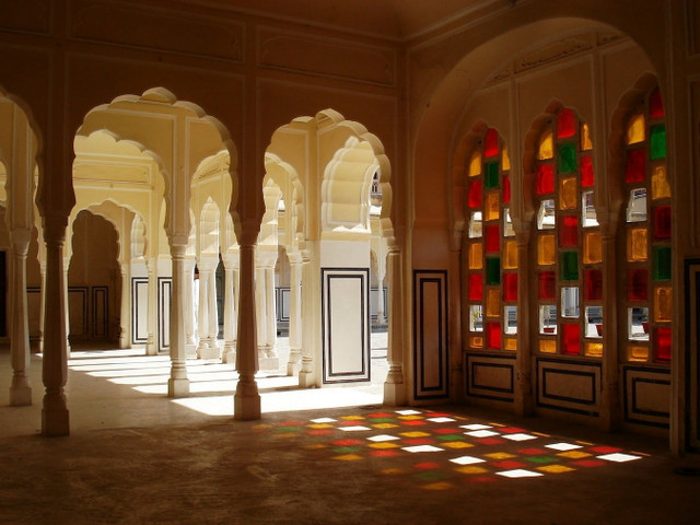 Ngắm cung điện như vương miện trăm tuổi độc đáo nhất thế giới - Hình 6 Ngam cung dien nhu vuong mien tram tuoi doc dao nhat the gioi-Hinh-6