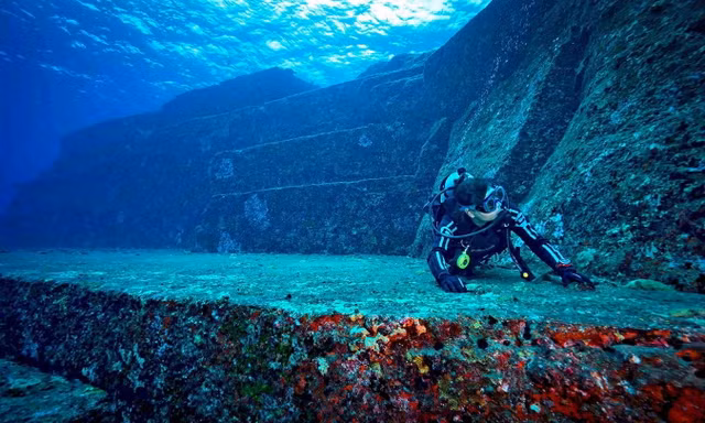 Dieu it biet ve kim tu thap khong lo duoi day bien Nhat Ban