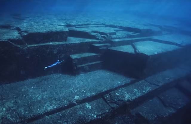 Dieu it biet ve kim tu thap khong lo duoi day bien Nhat Ban-Hinh-4