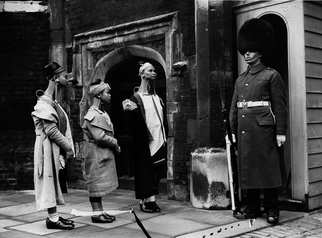 Ảnh hiếm về sơn nữ cổ dài Miến Điện thăm London năm 1935 - Hình 6 Anh hiem ve son nu co dai Mien Dien tham London nam 1935-Hinh-6