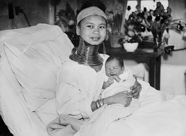 Ảnh hiếm về sơn nữ cổ dài Miến Điện thăm London năm 1935 - Hình 9 Anh hiem ve son nu co dai Mien Dien tham London nam 1935-Hinh-9