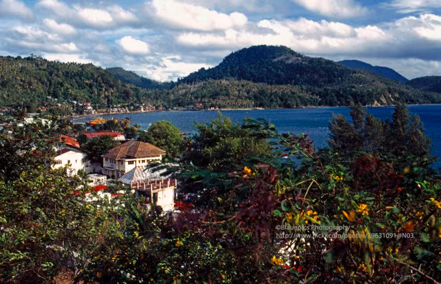 Loat anh loi cuon ve dao Sumatra, Indonesia nam 1997