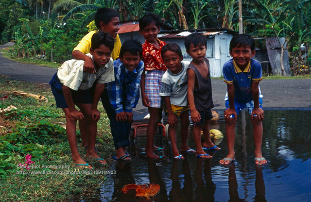 Loạt ảnh lôi cuốn về đảo Sumatra, Indonesia năm 1997 - Hình 3 Loat anh loi cuon ve dao Sumatra, Indonesia nam 1997-Hinh-3