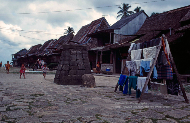 Loạt ảnh lôi cuốn về đảo Sumatra, Indonesia năm 1997 - Hình 8 Loat anh loi cuon ve dao Sumatra, Indonesia nam 1997-Hinh-8