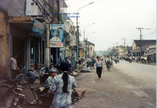 Hoài niệm thủ đô Hà Nội năm 1991 qua ống kính khách Tây - Hình 6 Hoai niem thu do Ha Noi nam 1991 qua ong kinh khach Tay-Hinh-6